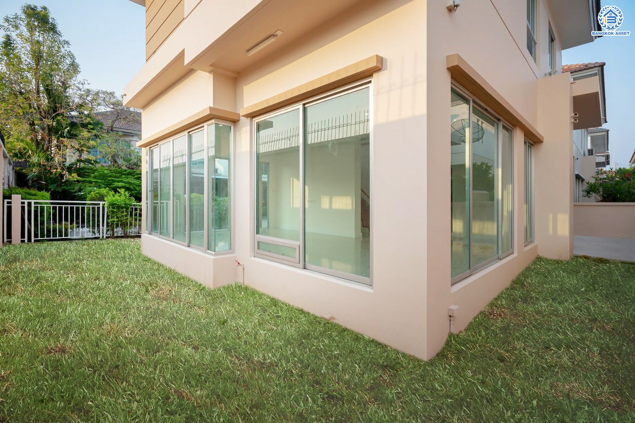 บ้านมือสองตกแต่งใหม่ โครงการ ไลฟ์บางกอกบูเลอวาร์ด ปิ่นเกล้า-เพชรเกษม เนื้อที่กว้างกว่า 52.5 ตร.ว ฟังก์ชัน 3 ห้องนอน 3 ห้องน้ำ 2 ที่จอดรถ บนทำเลศักยภาพ ติดถนนพุทธมณฑลสาย4 เหมาะสมกับทุกครอบครัว ใกล้แหล่งช้อปปิ้ง "เซ็นทรัล ศาลายา" รถไฟฟ้าสายสีน้ำเงิน "สถานีหลักสอง" และจุดขึ้นทางด่วน "ศรีรัช-วงแหวน"